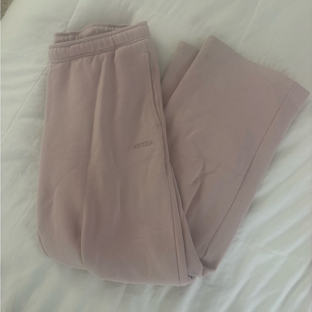 ARITZIA Mega Fit  Pink Sweatpants